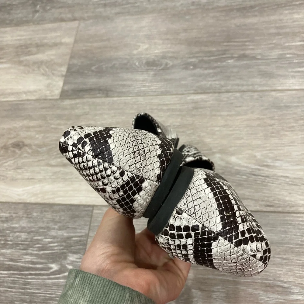 Bamboo Faux Snake Skin Pointed Toed Flats Size 7 Slide on Closed Toe